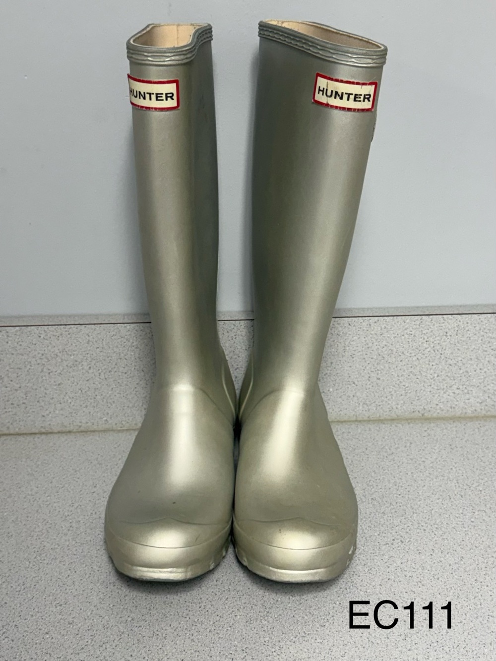 Hunter Original Tall Metallic Silver Rain Boots Women’s 6